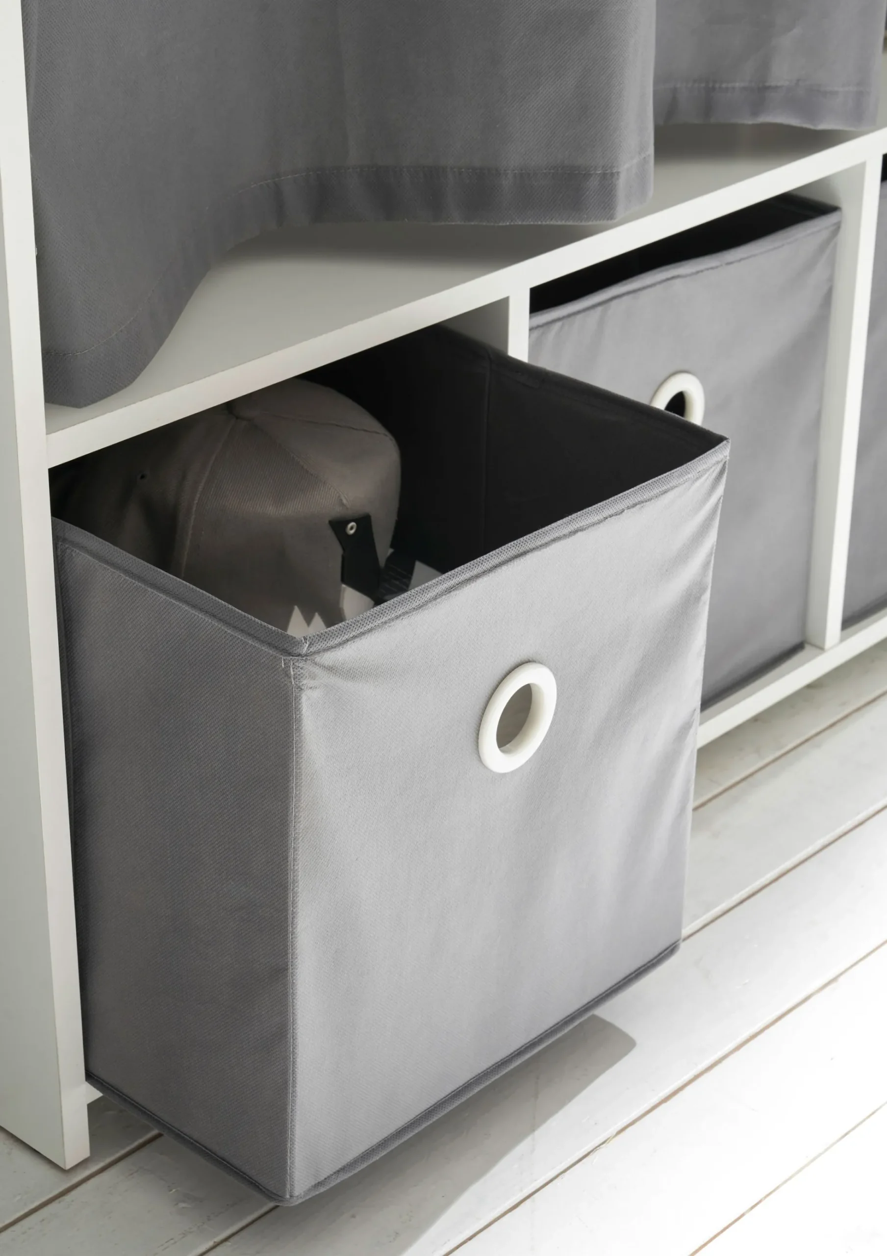 Kleiderschrank mit Stoffvorhang JENKE
