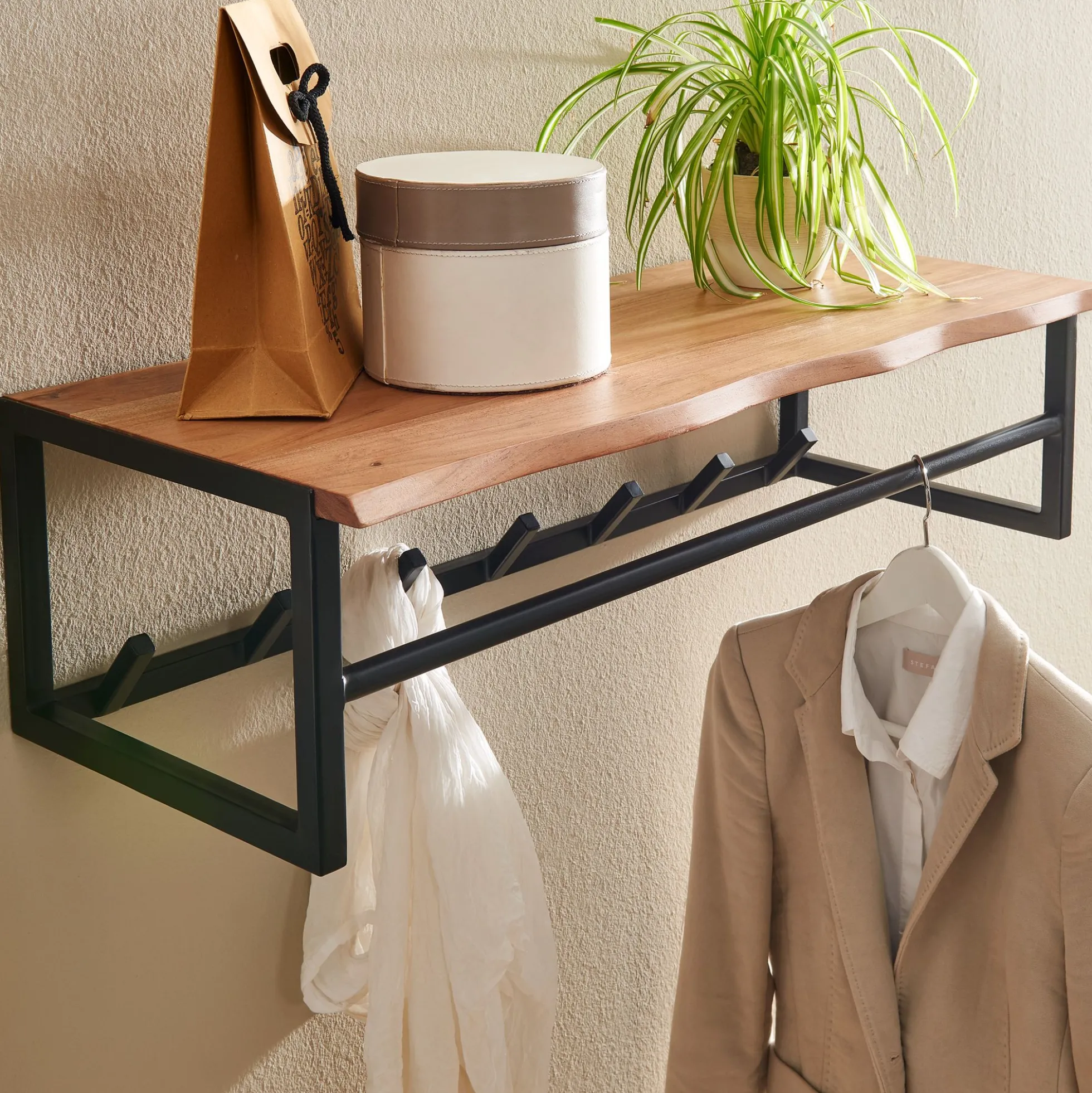 Wandgarderobe AUSANGATE